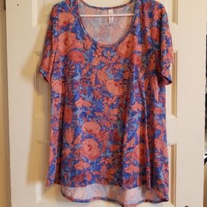 XL Lularoe flowered Classic T